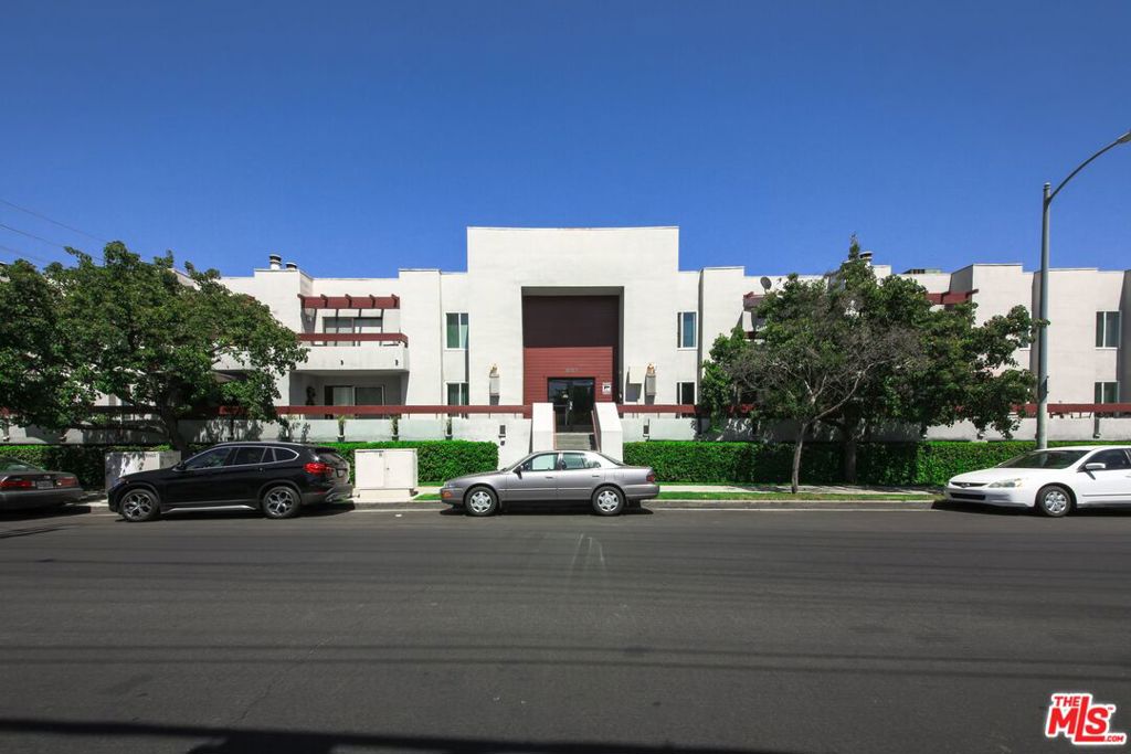 *Subject to SB1482 Rent Control, Long Term Owners, Good upside in Rents, Attractive Unit Mix, Strong Woodland Hills Location, Close Proximity to Warner Center and Westfield Mall, Large Corner Lot with Great Frontage.
