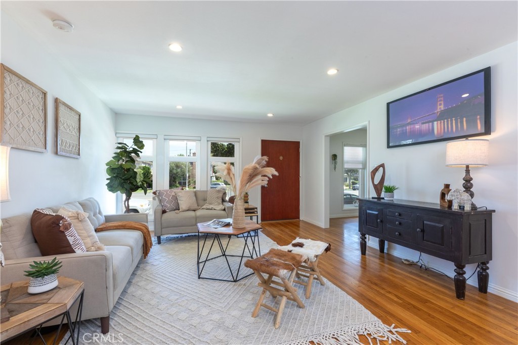 1014 E Carson St 7
