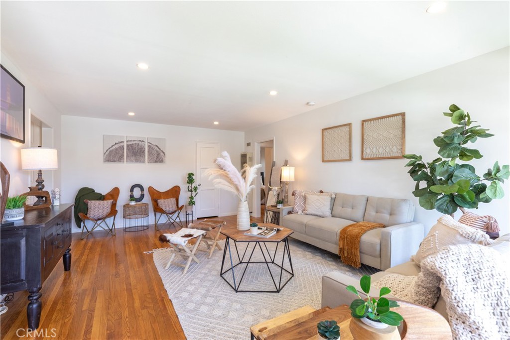 1014 E Carson St 7