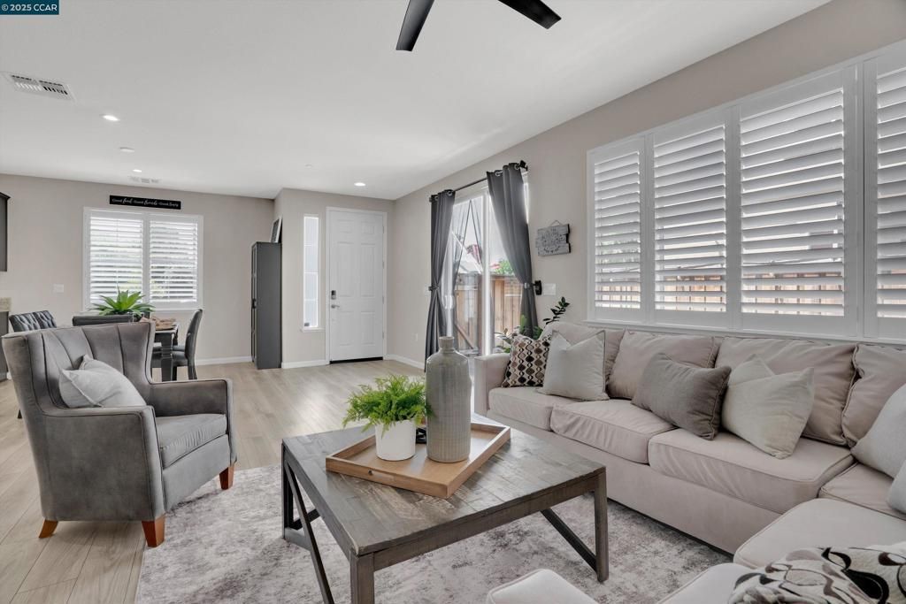 listing image 130723981141456478940