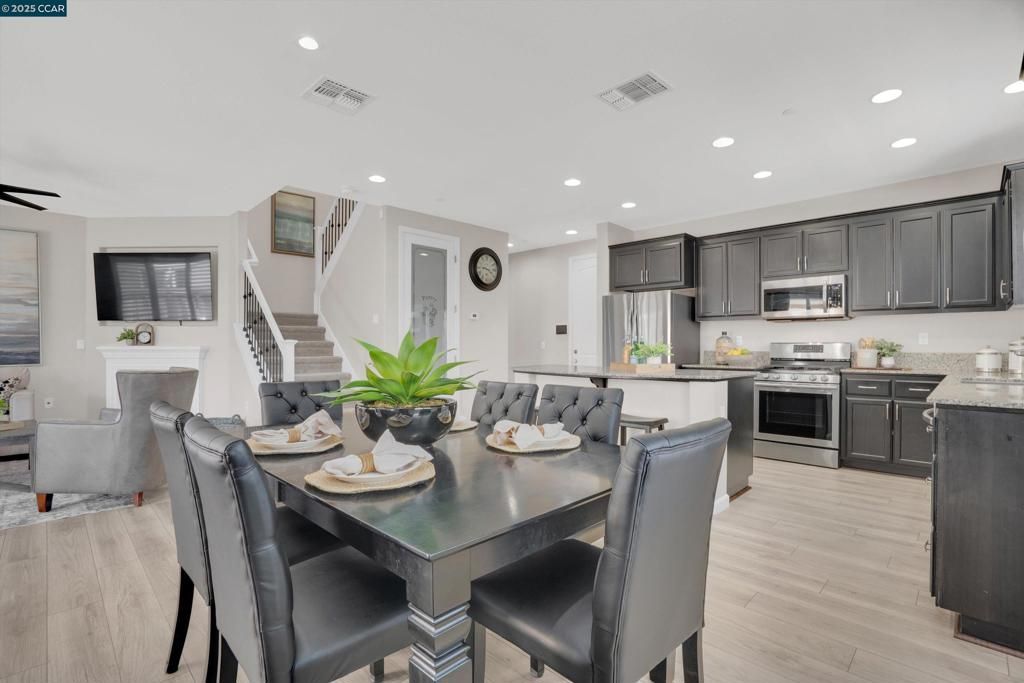 listing image 130727415785303776008