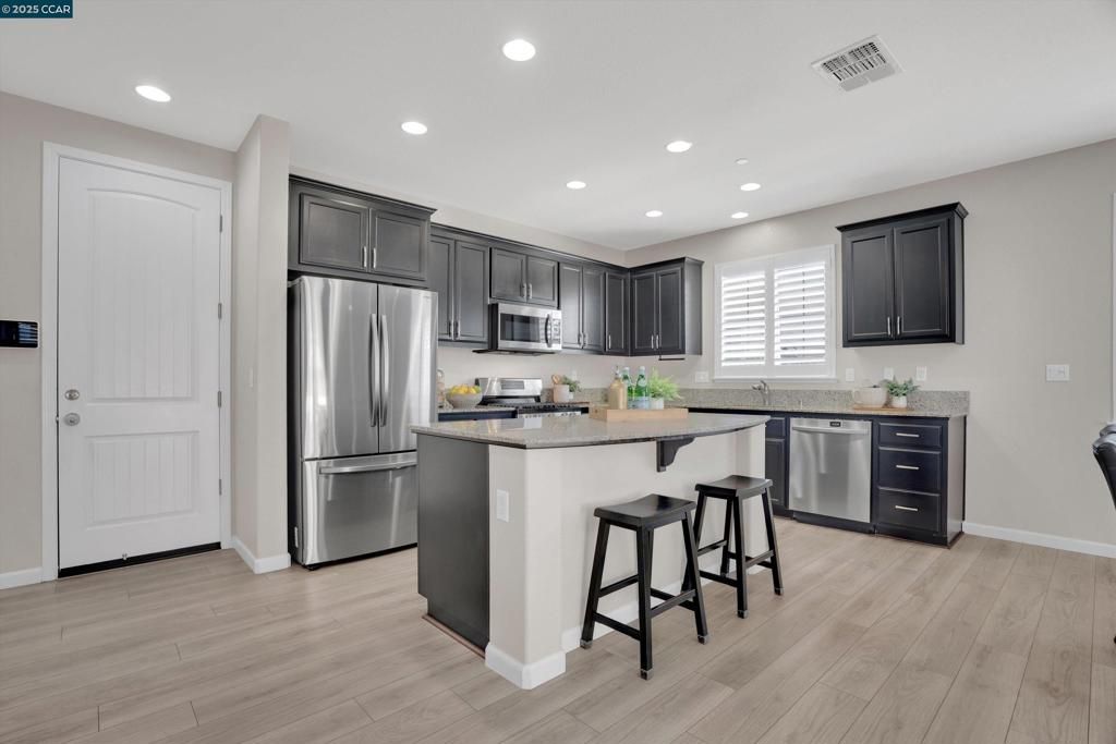 listing image 130724432253414950104