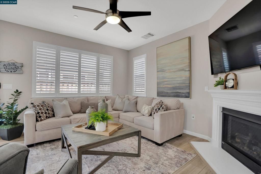 listing image 130723660878845379418