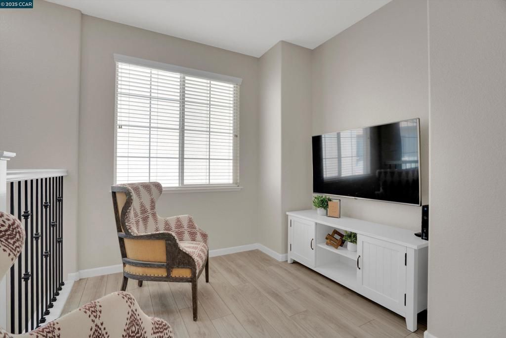 listing image 130726365419287016493