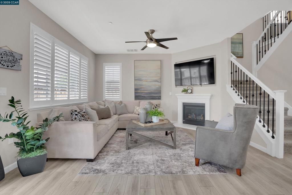 listing image 130727627456711265732