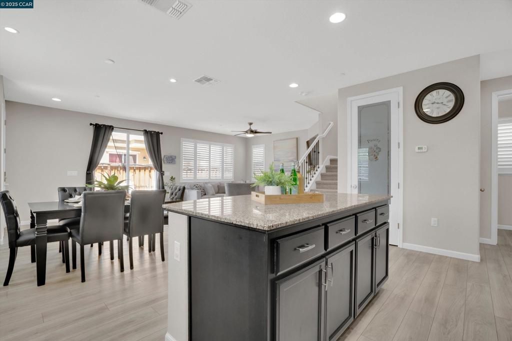 listing image 130728476808251805786