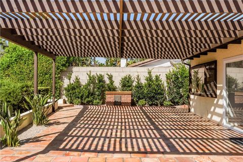 Tiny photo for 8971 Moorcroft Ave, West Hills, CA 91304 (MLS # SR26085525)