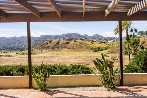 Photo of 8971 Moorcroft Ave, West Hills, CA 91304 (MLS # SR26085525)