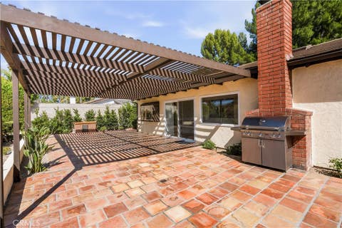 Tiny photo for 8971 Moorcroft Ave, West Hills, CA 91304 (MLS # SR26085525)