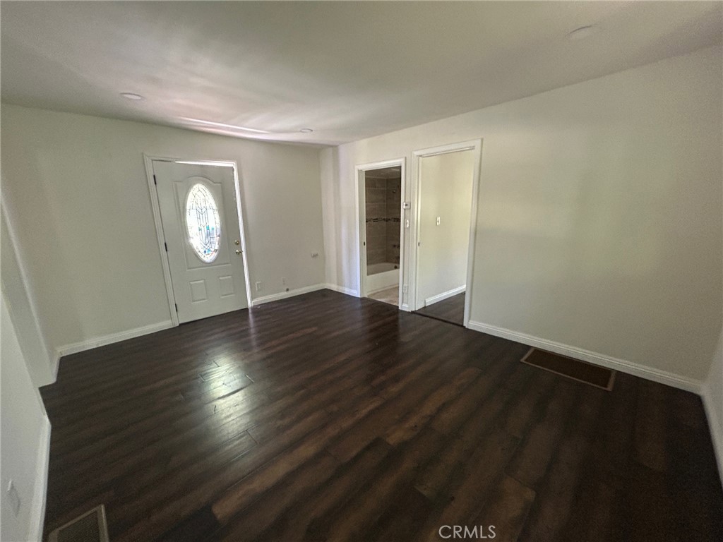 22951 Redwood