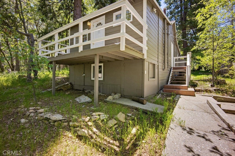 22951 Redwood