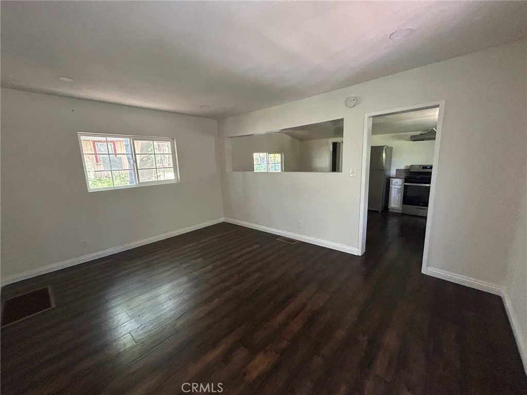 22951 Redwood