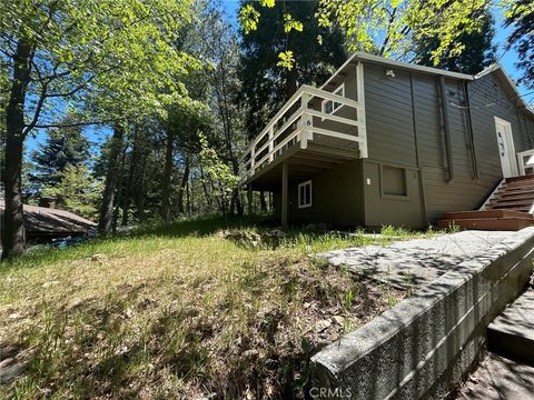 Photo of 22951 Redwood WAY, Crestline, CA 92325 (MLS # CV26102316)