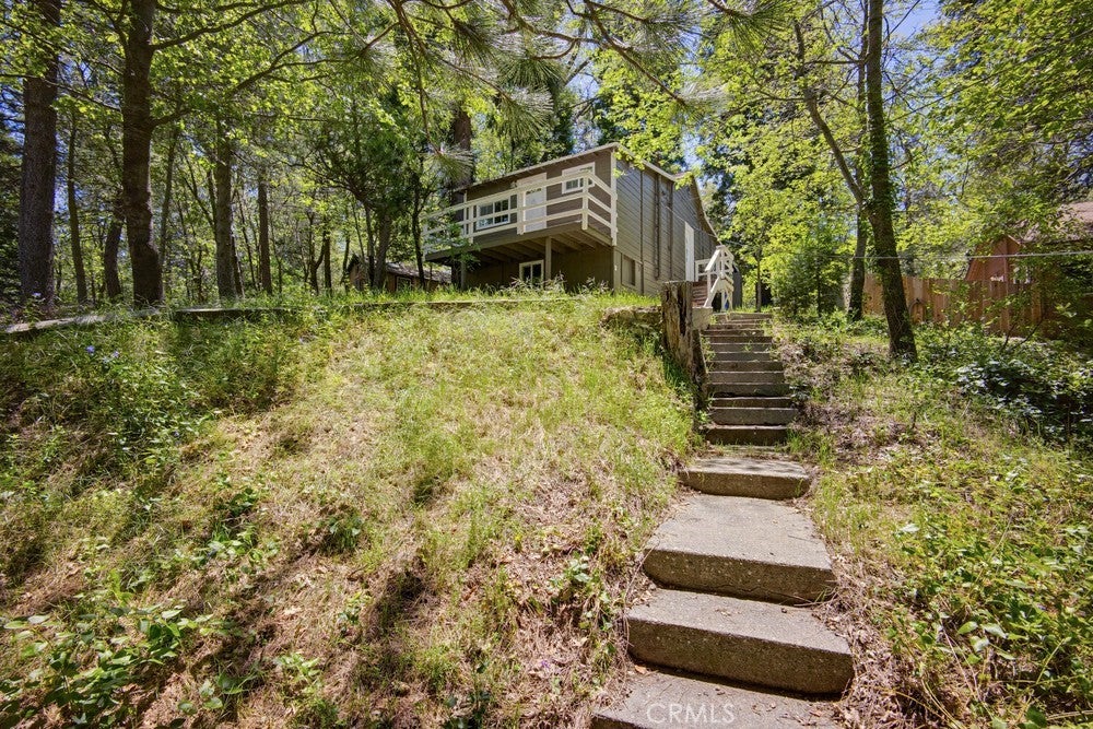 22951 Redwood