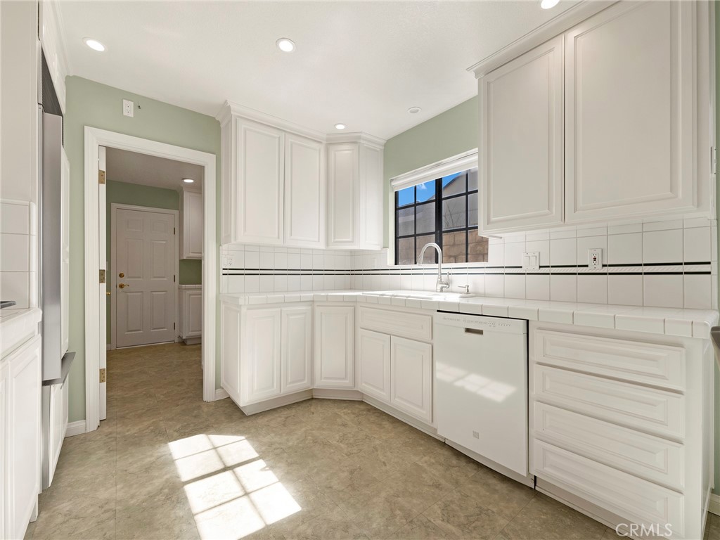 Emblem (EMBL) - Residential