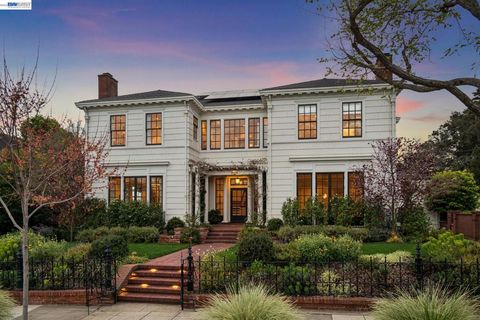 Photo of 1121 BAY STREET St, Alameda, CA 94501 (MLS # 41129391)