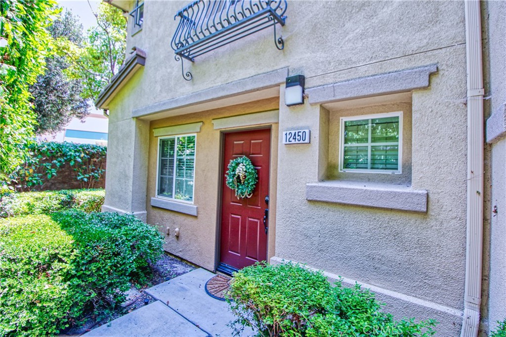 Welcome to a private end-unit condo located in the gated Serafina community in Eastvale. This two-bedroom, two and a half bathroom home offers a smart, split-level layout ideal for comfort and privacy.
You will find a bright and spacious living room that flows seamlessly into the dining area and kitchen, creating an open-concept space perfect for entertaining or everyday living. The kitchen features ample cabinetry, generous counter space and a layout designed for convenience.
This unique floor plan features one bedroom downstairs and one bedroom upstairs, each with its own private en-suite bathroom—perfect for guests, children or a home office setup. A convenient half bath is located on the main floor for guests.
As an end-unit, this home benefits from added privacy and extra natural light. Enjoy resort-style amenities including a sparkling pool, spa and playground—all within steps of the front door.
Conveniently located near top-rated schools, shopping centers, dining, and major freeways, this home offers the best of Eastvale living in a secure, well-maintained neighborhood. Don’t miss your chance to own this turnkey gem in one of the areas most desirable communities.