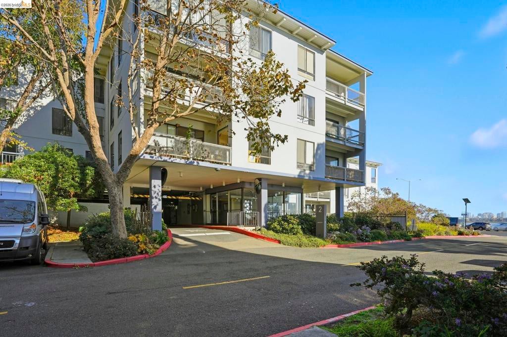 2 ADMIRAL DRIVE B276