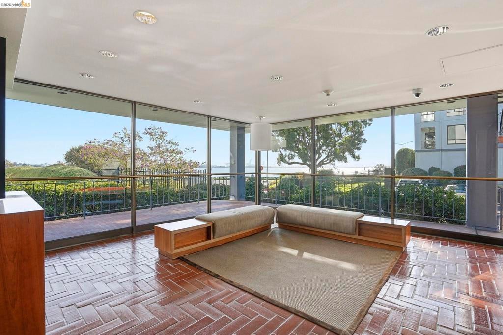2 ADMIRAL DRIVE B276