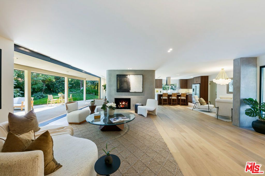 Photo of 23458 Canzonet Street, Woodland Hills, CA 91367 (MLS # 26670645)