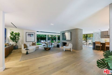 Photo of 23458 Canzonet Street, Woodland Hills, CA 91367 (MLS # 26670645)