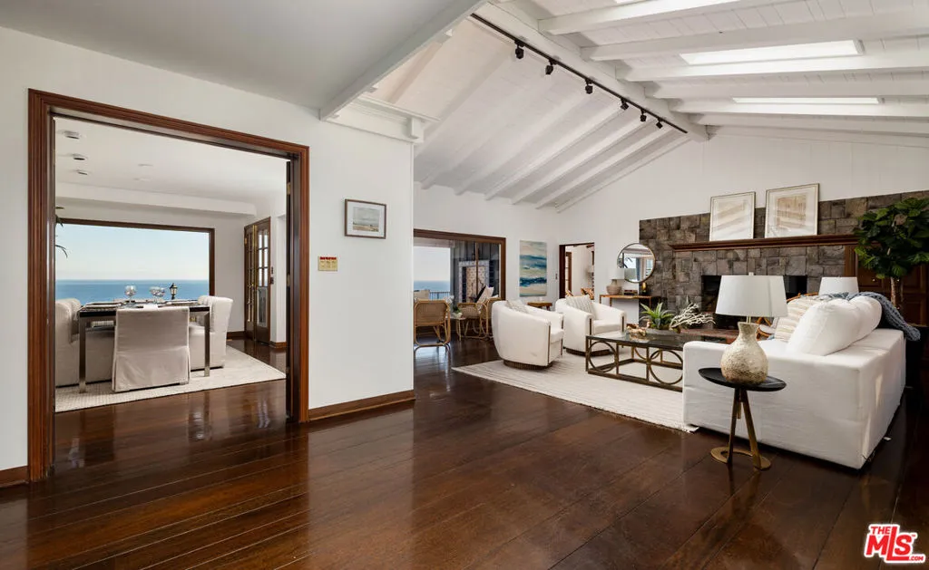 Santa Barbara, California 93110, United States, 5 Bedrooms Bedrooms, ,6 BathroomsBathrooms,Residential,Active,210267