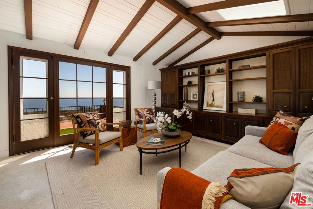 Santa Barbara, California 93110, United States, 5 Bedrooms Bedrooms, ,6 BathroomsBathrooms,Residential,Active,210267