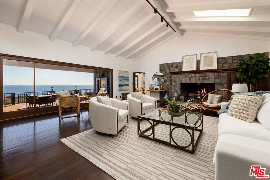 Santa Barbara, California 93110, United States, 5 Bedrooms Bedrooms, ,6 BathroomsBathrooms,Residential,Active,210267