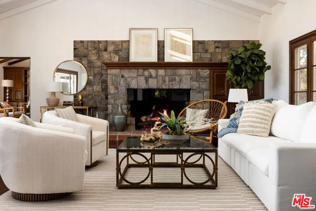 Santa Barbara, California 93110, United States, 5 Bedrooms Bedrooms, ,6 BathroomsBathrooms,Residential,Active,210267