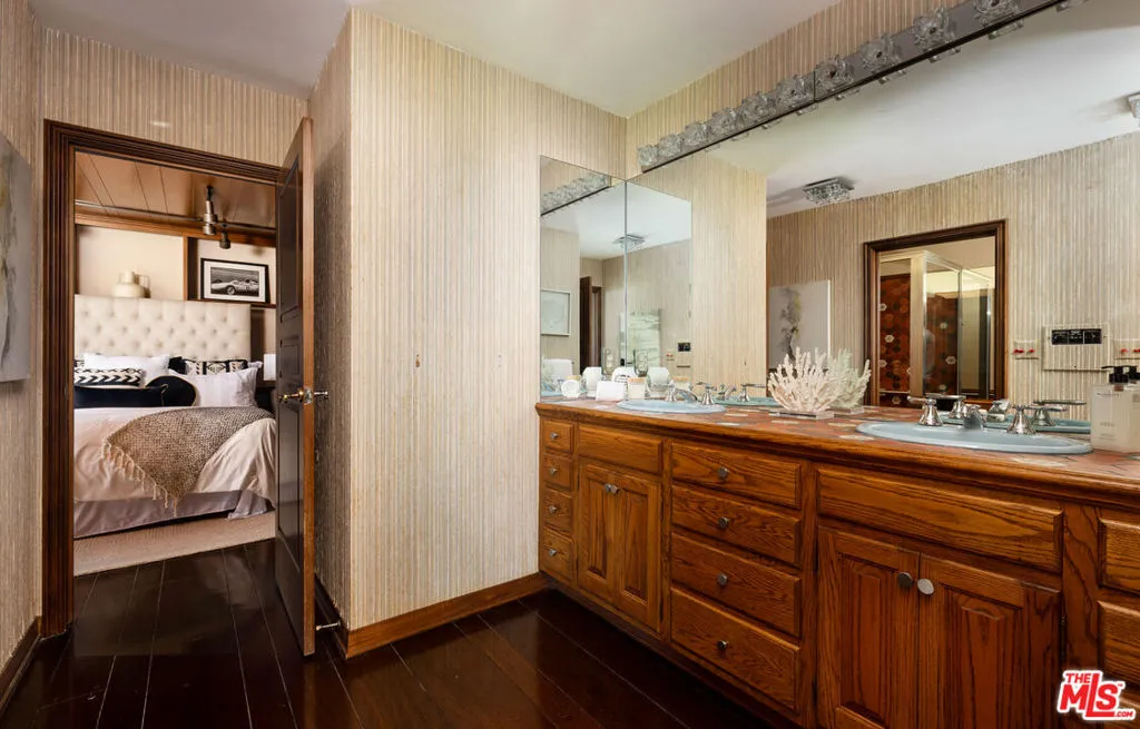 Santa Barbara, California 93110, United States, 5 Bedrooms Bedrooms, ,6 BathroomsBathrooms,Residential,Active,210267