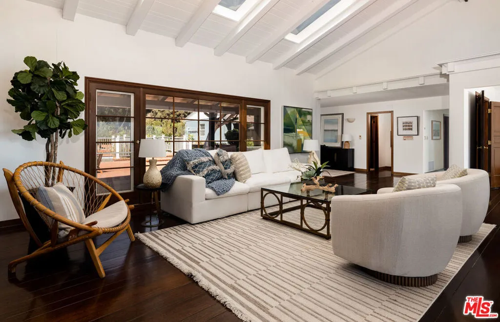 Santa Barbara, California 93110, United States, 5 Bedrooms Bedrooms, ,6 BathroomsBathrooms,Residential,Active,210267