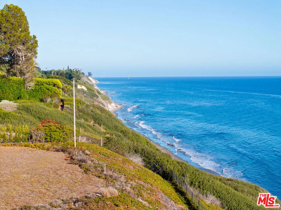 Santa Barbara, California 93110, United States, 5 Bedrooms Bedrooms, ,6 BathroomsBathrooms,Residential,Active,210267