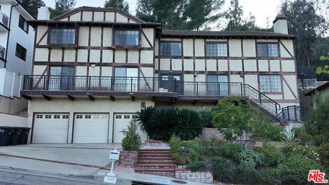 Photo of 3417 Oakmont View Drive, Glendale, CA 91208 (MLS # 26669801)