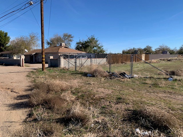 Main image without alt text