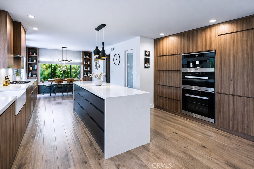 5001 Lakeview Canyon