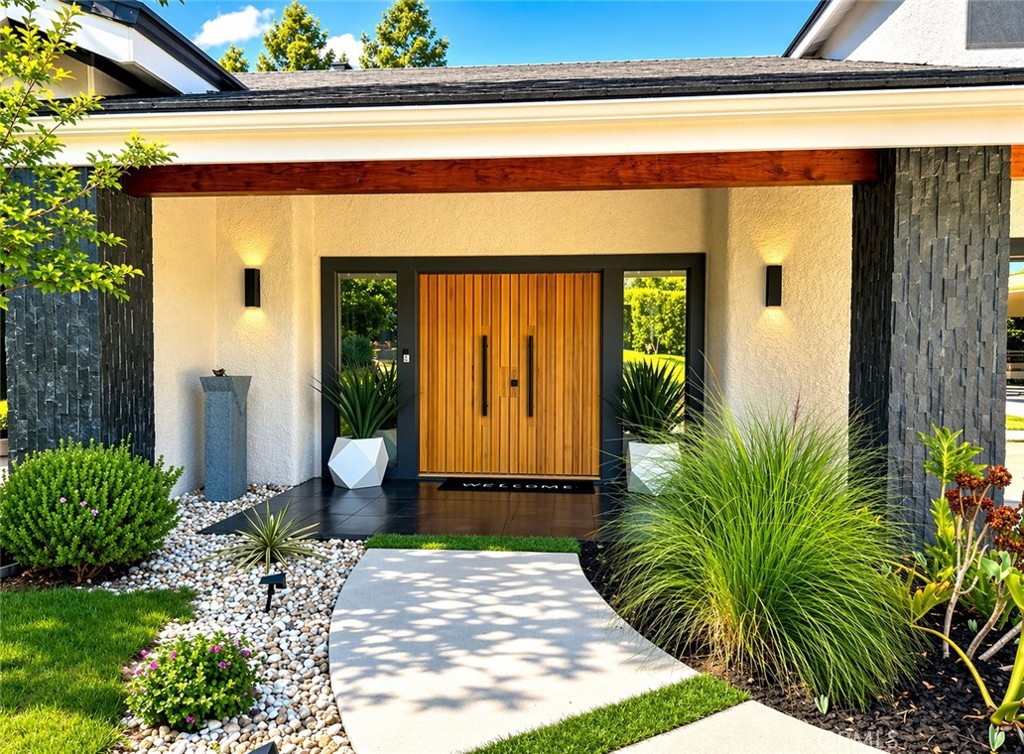 5001 Lakeview Canyon