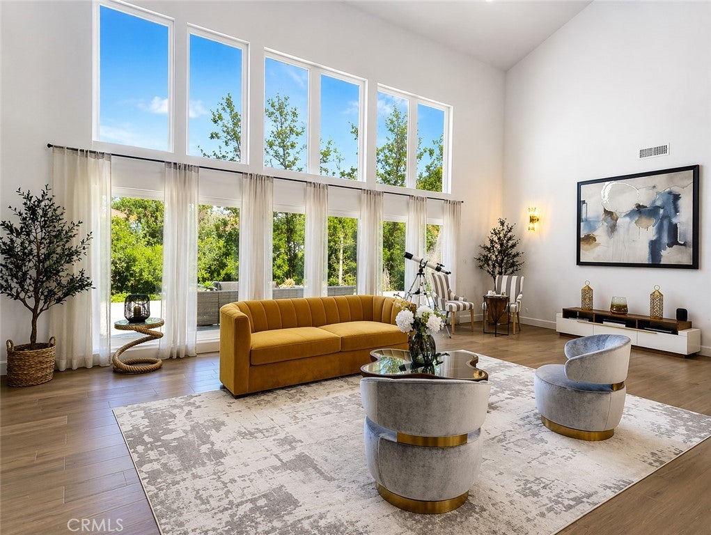 5001 Lakeview Canyon