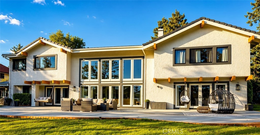 5001 Lakeview Canyon