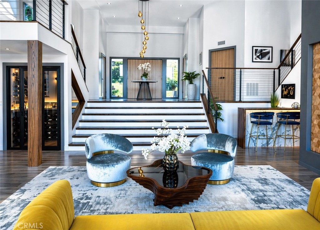 5001 Lakeview Canyon