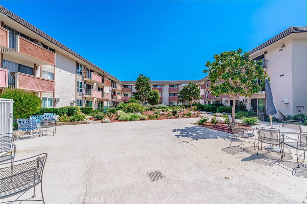 5585 E Pacific Coast 329
