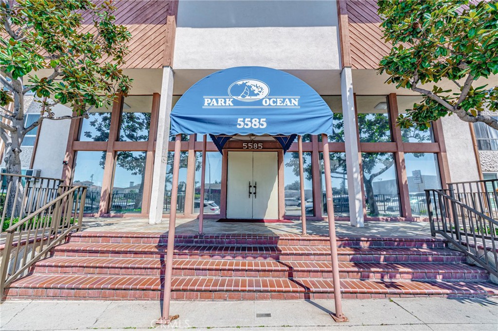 *** BEAUTIFUL LOCATION MAKES IT A PERFECT RENTAL OR LIVE IN OPPORNUTIY JUST MINUTES FROM CAL STATE LONG BEACH *** This condo unit is just minutes from prime areas where you just want to be. This community is minutes from Cal State Long Beach Belmont Shore, 2nd Street, the Marina, and just miles from the Ocean. This very well-maintained complex has everything you need; community pool and spa, gym, laundry area on every floor, and much more. This condo is situated near night live and restaurants to enjoy the evening or take a walk in the nearby Colorado Lagoon. It's ready to move in! Come by and take a look =)