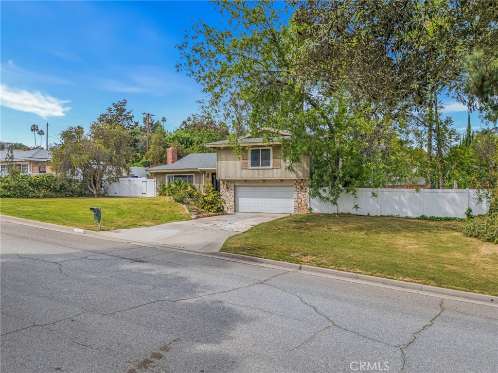 2367 Deerhorn Dr