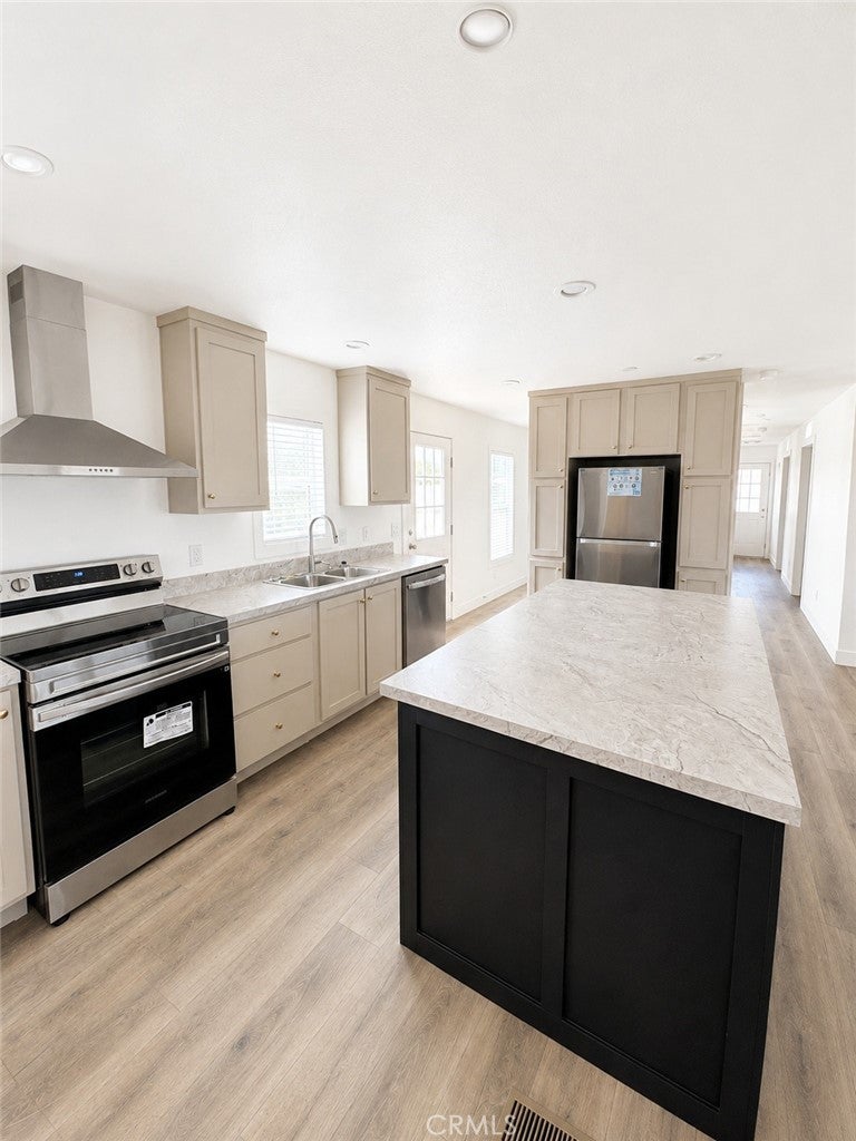21781 Oakwood
