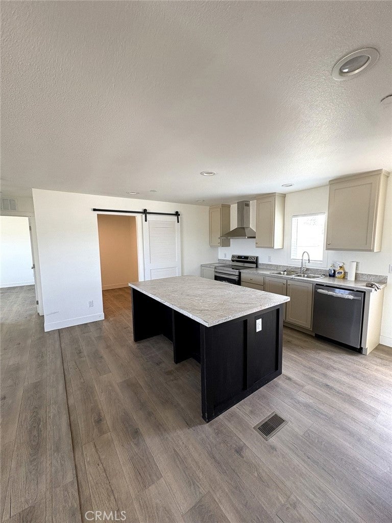 21781 Oakwood