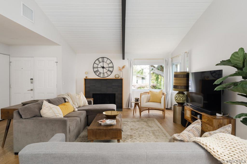 4922 Pacifica Dr