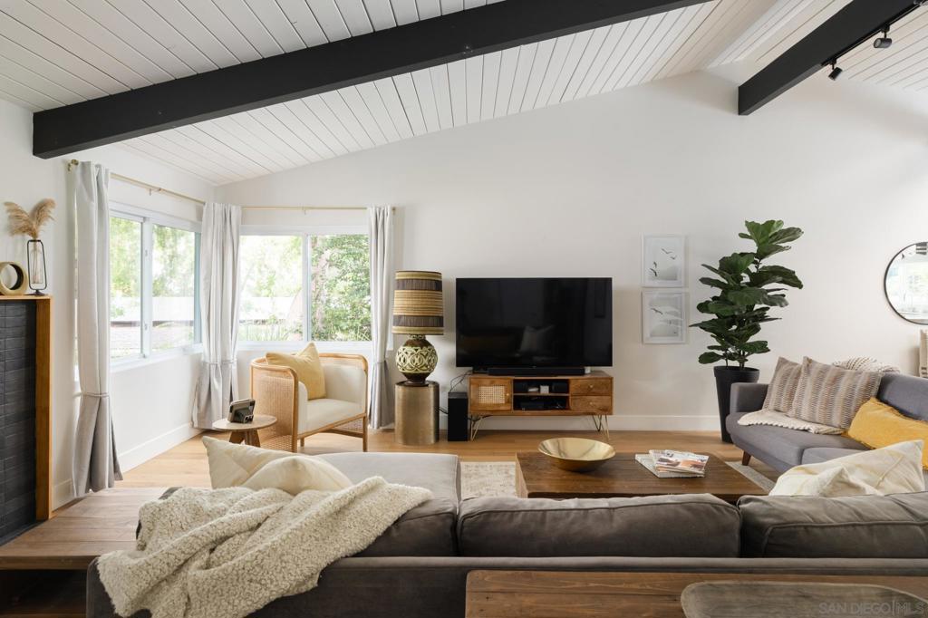 4922 Pacifica Dr