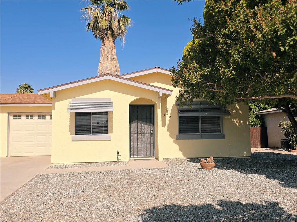 BE THE FIRST TO SEE! - Move-in-ready AFFORDABLE RETIREMENT home in +55 Valle Hermosa. It features 2 Bedrooms and 1 Bathroom, a dining area, and an indoor laundry facility.
One-car attached garage. Spacious backyard with a large, covered patio. The kitchen has been remodeled with new cabinets and countertops, and the bedrooms feature new carpeting.