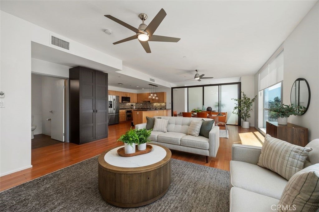 285 W 6th St 326