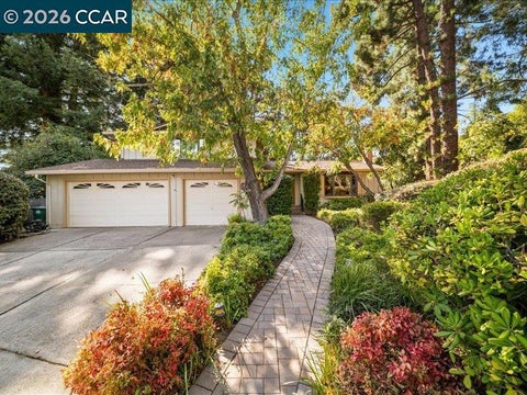Photo of 550 Catanio Ct CT, San Ramon, CA 94583 (MLS # 41149020)