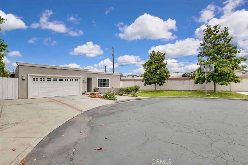 1015 E Walnut Avenue